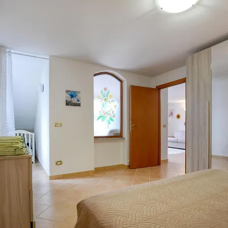 1 Bedroom Stunning In Masso דירה *